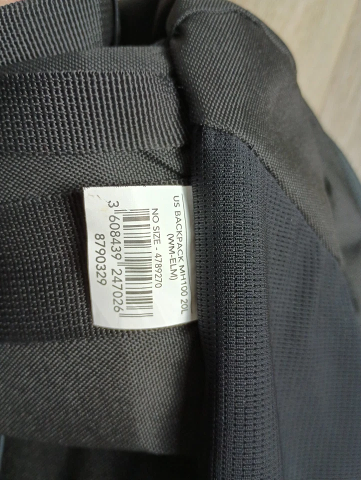 Mochila Quechua 20 preta acolchoada traseira em excelente estado usado Decathlon refrigeração a ar caminhadas viagem - Imagem 3 de 4