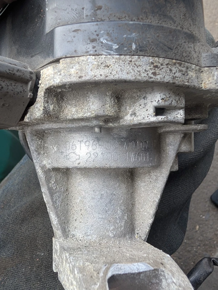 1997-2000 Infiniti QX4 3.3 Ignition Distributor Assembly DST58600T Untested AT44 - Image 2 of 2