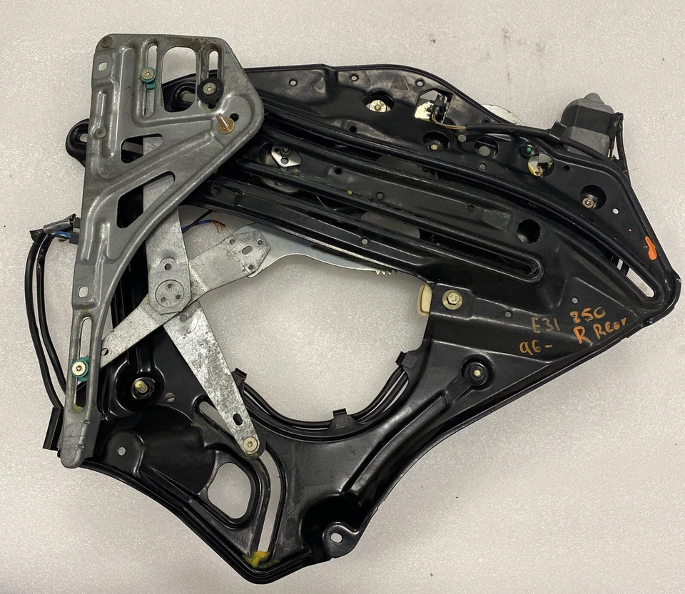 ELEVALUNAS TRASERO DERECHO BMW E31 840ci 850i 1996 67621383318 Foto 2 de 4