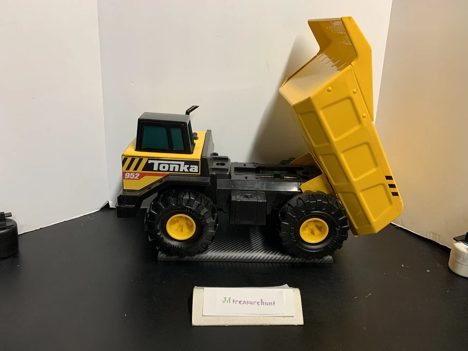 2020 Tonka Classic 952 Mighty Dump Truck 16” Yellow & Black Loader Pre-Owned 🔥 - Image 2 of 4