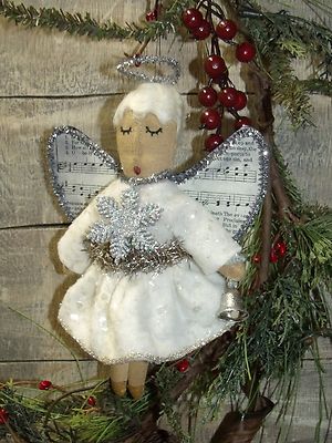 PRIMITIVE PATTERN ON CD//CHRISTMAS TREE VINTAGE ORNIE//ORNAMENT//WINTER//PT122