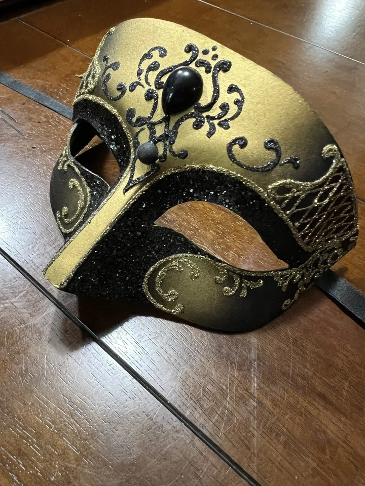 Vintage Hand Crafted Venezia Italy Masquerade Mardi Gras Mask Black & Gold - Image 4 of 4