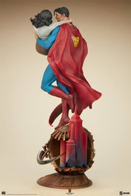 Sideshow SS 200564 DC Comics Superman and Lois Lane Statue Figure