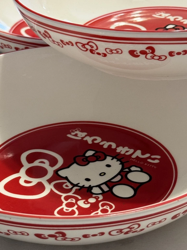 Juego de 4 arcos rojos y blancos de cerámica Hello Kitty San Rio 9" NUEVO Foto 4 de 4