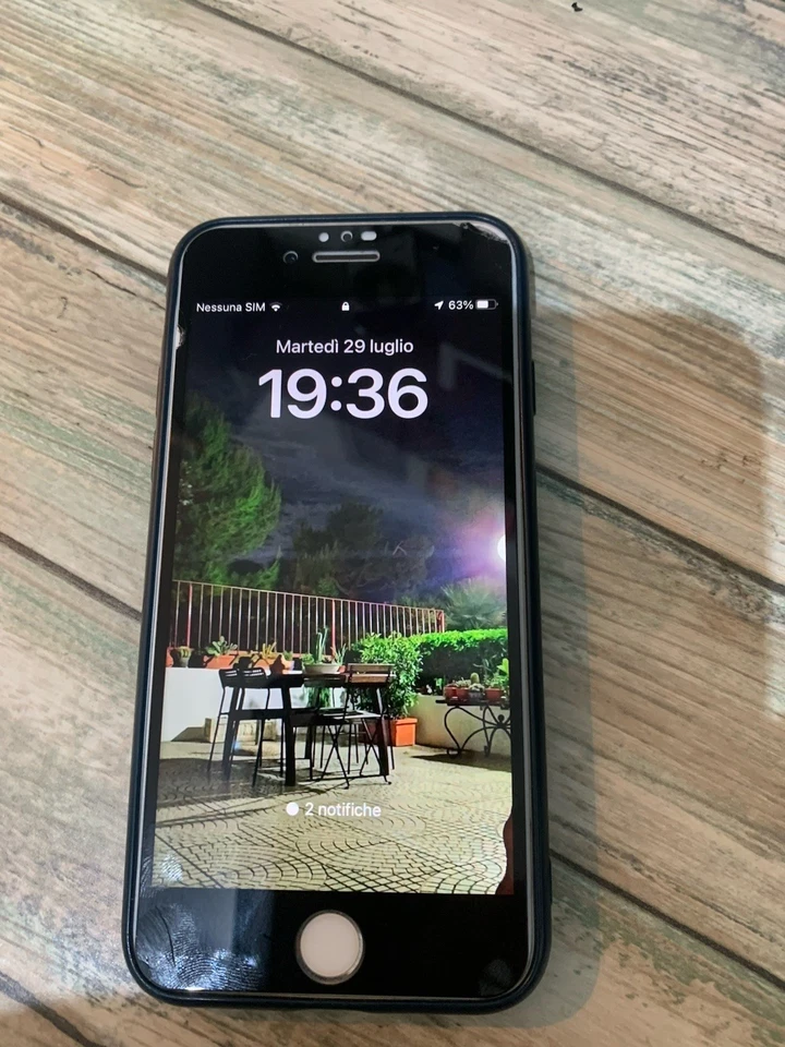 Apple iPhone 8 - 64GB - Bianco (Sbloccato) - Immagine 2 di 4