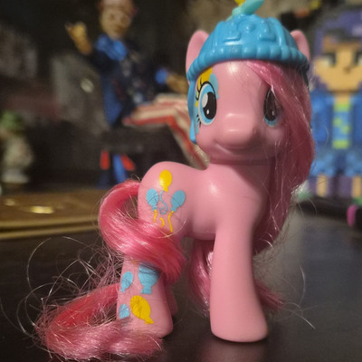 Pinkie Pie brushable with hat #42987