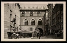 Cartolina Genova, Palazzo S. Giorgio, vista della facciata con passaggio ad arco e per 
