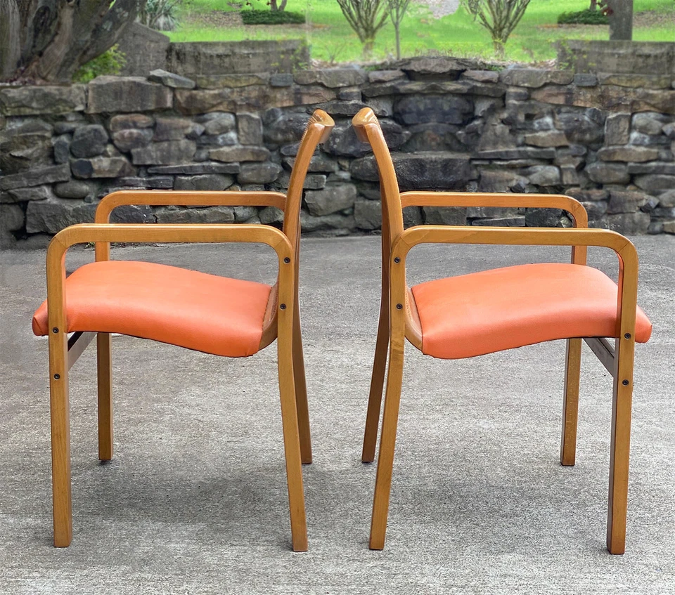 二十世纪中叶波西米亚弯木甘蔗背雕刻橙色俱乐部椅-一对 — 第 4/4 张图片