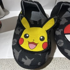 Pokemon Slippers Boy Pikachu Pokeball Black House Shoes Loafers size 3 Excellent