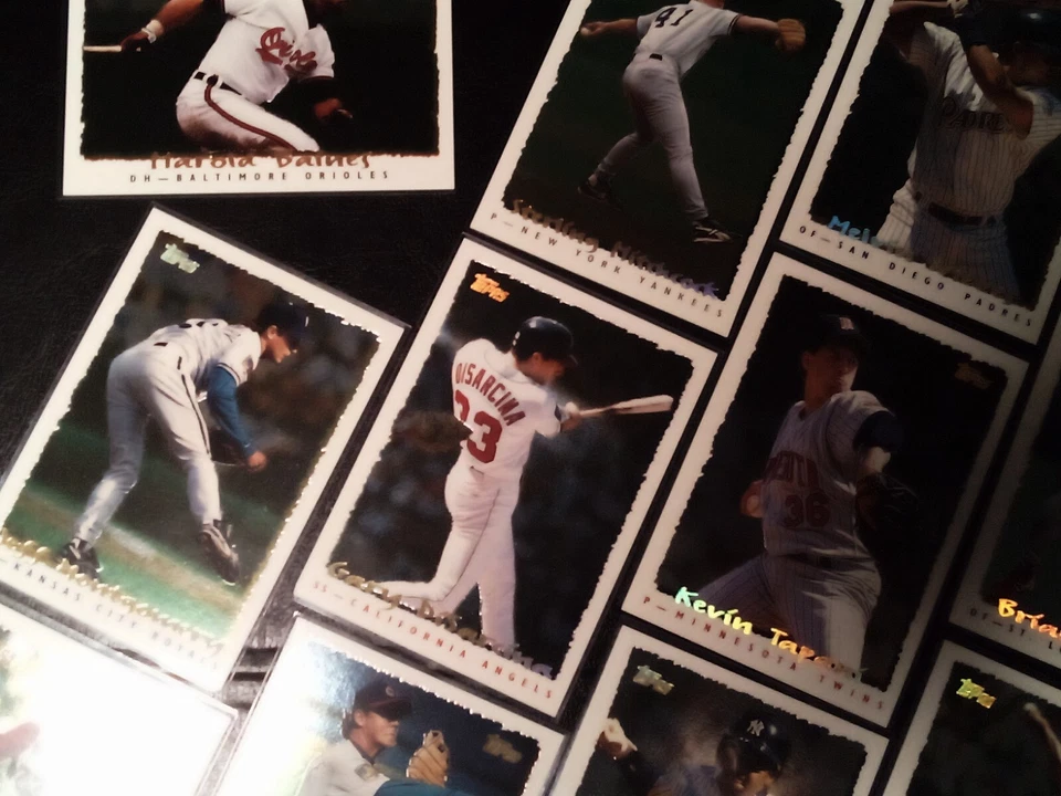 MLB TOPPS 32 Card Lot 1995 TOPPS CYBER STATS Hologram 32 Card BASEBALL CARD LOT - Image 3 of 4