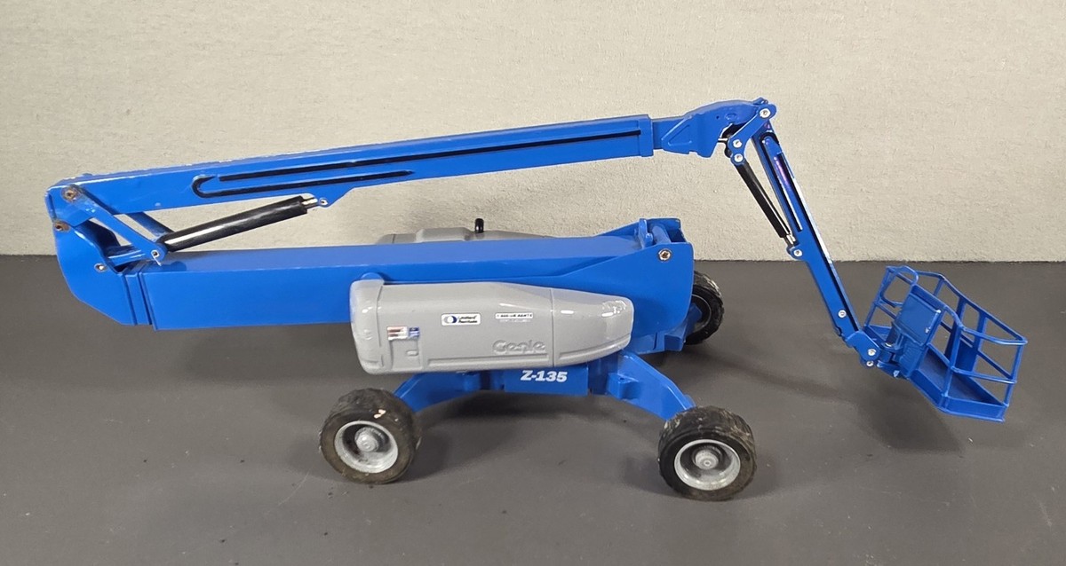 GENIE Z-135/70 Boom Lift TITAN Diecast Model Limited Edition 1:32