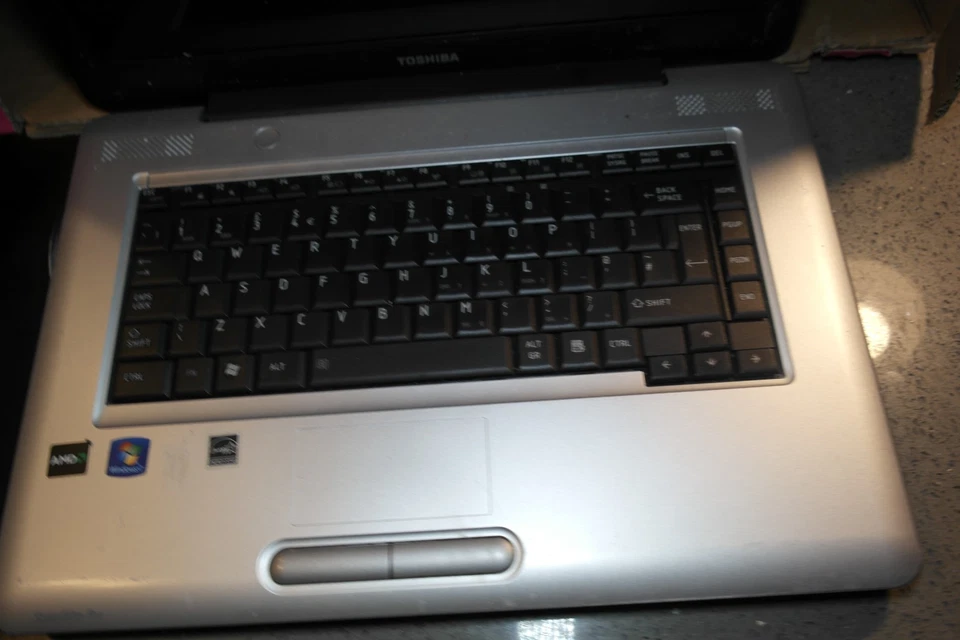 Toshiba Staellite Pro L450D-12X AMD Sempron 2GB ram 640 GB HDD 15.6" LCD working - Image 4 of 4