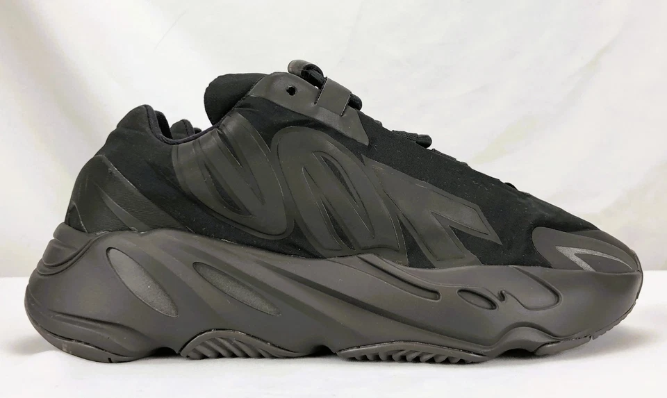 Adidas Yeezy Boost 700 MNVN Triplo Preto ~ Masculino Tamanho 4.5 - Imagem 3 de 4