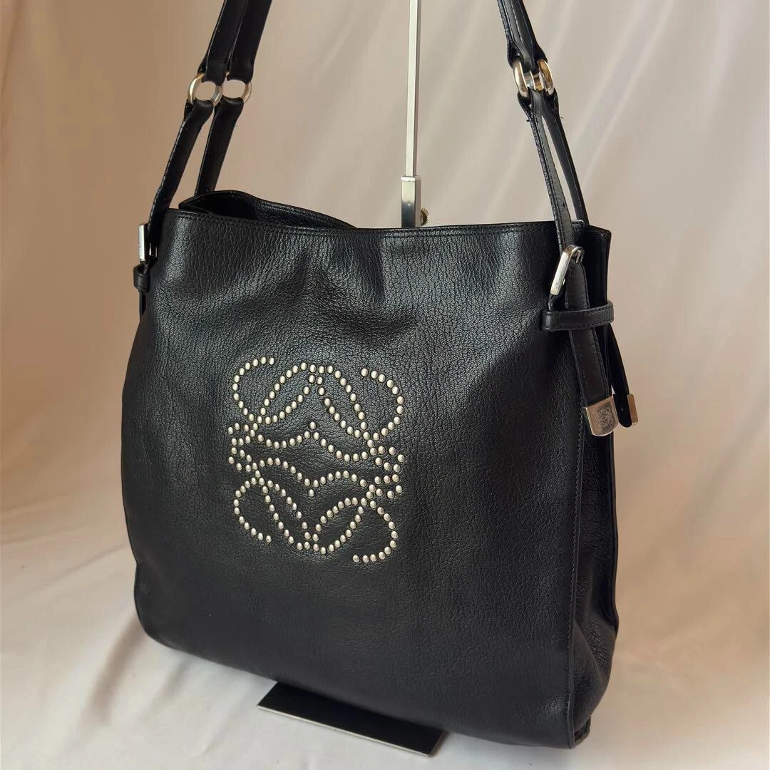 Borsa a tracolla Loewe con borchie anagramma nera usata pelle