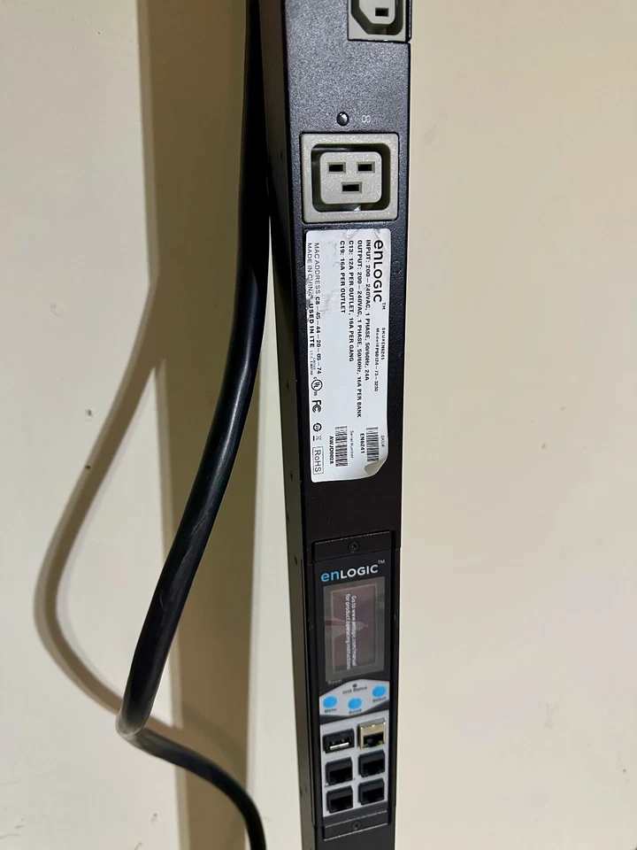 PDU medida ENLOGIC EN6241 1 fase 208V 30A 5,0 kVA 20x C13, 4x C19 - SOLO LOCAL Foto 3 de 4