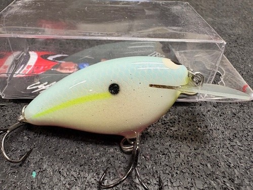 custom painted Wiggle wart crankbait (Candy yellow 2
