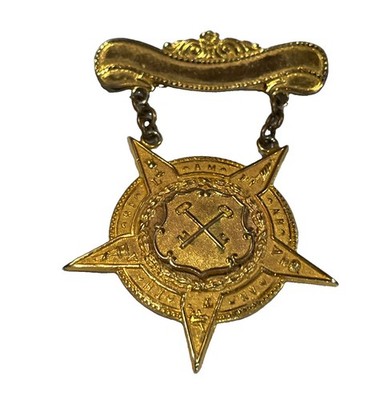 Vintage Gold Tone Order of Amaranth Officer Jewel Pin Medal Crossed Keys