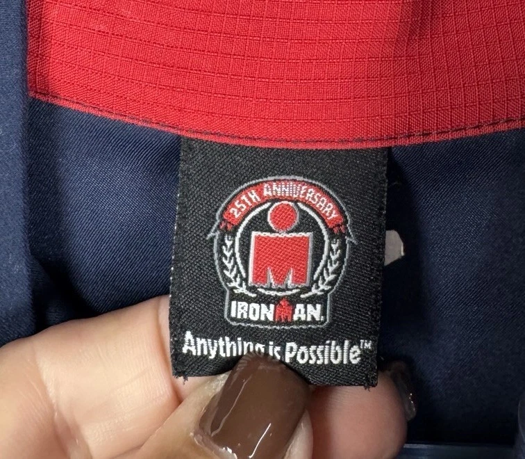 Chaqueta IronMan 25 Aniversario Kona Hawaii Bordada Hecha en Hawaii Talla S Foto 4 de 4