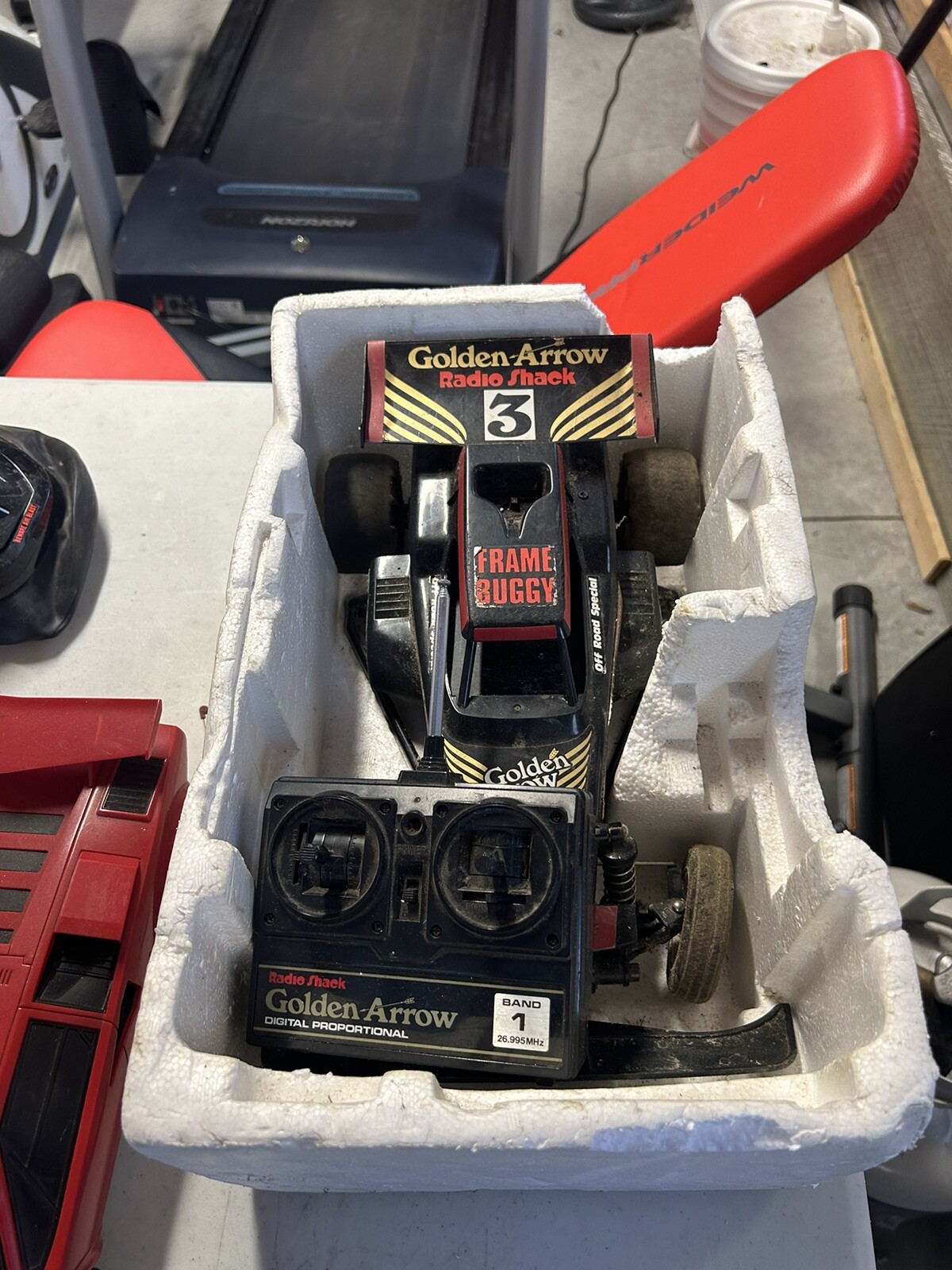 Vtg Radioshack Golden Arrow RC Car w/Remote ***No battery no charger