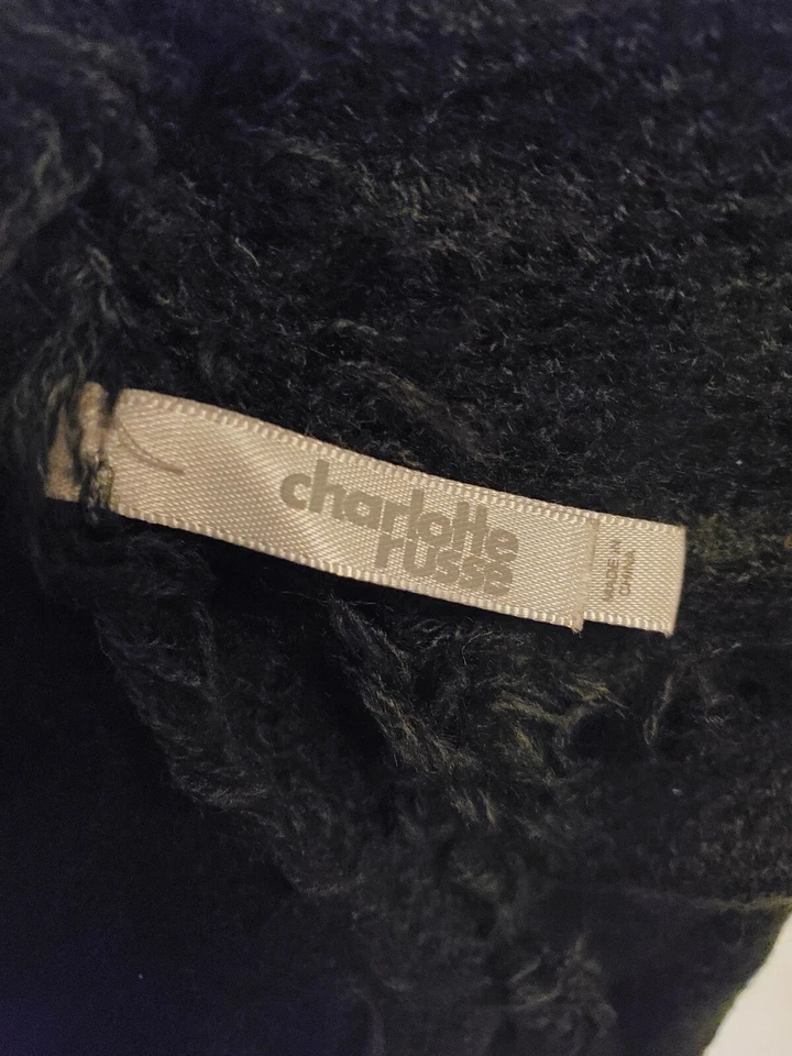 Bufanda manta acrílica negra Charlotte Russe Foto 3 de 4