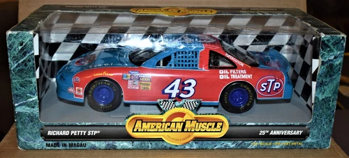 Pontiac Grand Prix 1972 1/18 #43, Richard Petty 25Yrs STP Am. Muscle w/Stand NIB