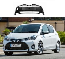 TOYOTA YARIS 2014 - 2017 FRONT BUMPER CENTRE GRILLE CHORME TRIM OEM SPEC NEW