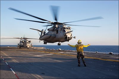 Poster, Many Sizes; Ch-53E Super Stallion Helicopter Uss Kearsarge (Lhd 3)