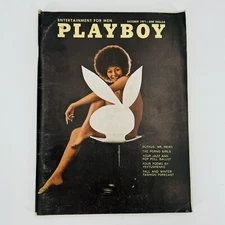 Playboy Magazine October 1971 Centerfold Intact First Solo Black Model on Cover