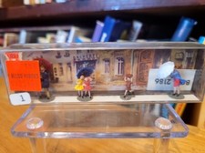VINTAGE MERTEN #2186 HO SCALE PEDESTRIAN FIGURE SET