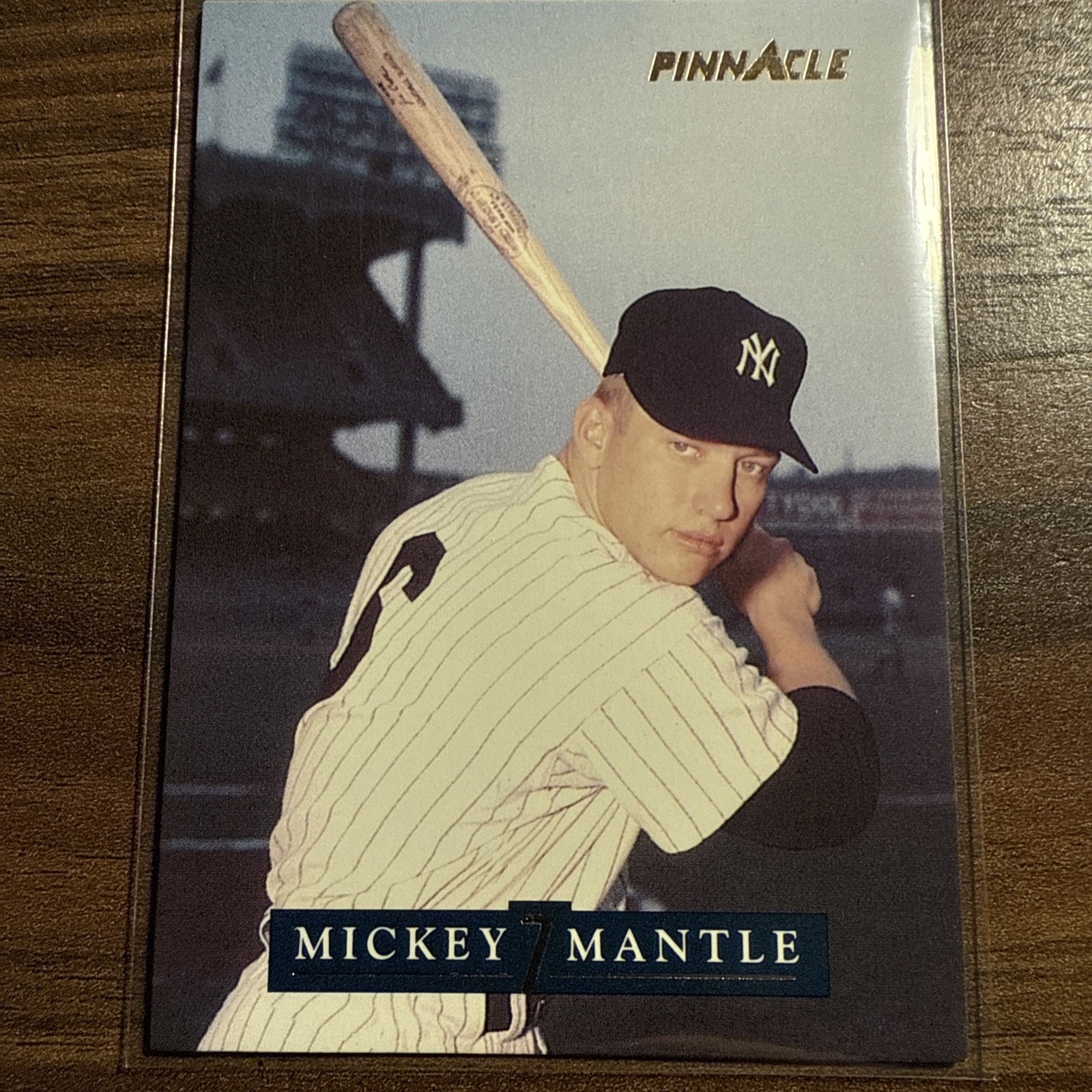 1992 Pinnacle  Exclusive Baseball Card Mickey Mantle #6 of 30