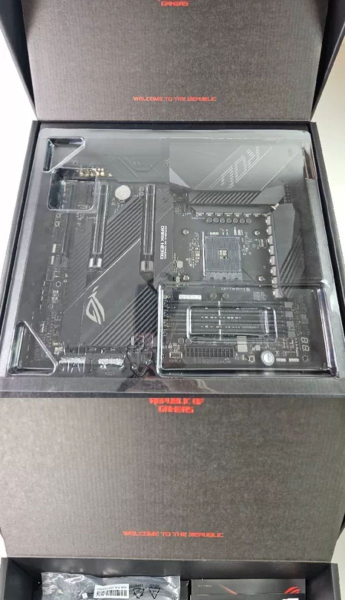 ASUS X570 ROG Crosshair VIII Dark Hero AM4 AMD ATX ASUS X570 ROG Crosshair VIII Dark Hero AM4 AMD ATX