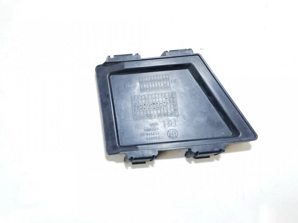 11711410 117114-10 738070 Headlight bulb dust cover cap for BMW 