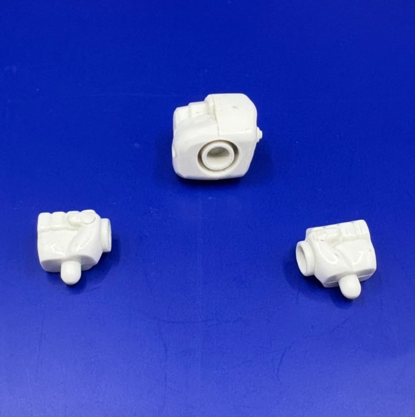 Original 1984 G1 Transformers ULTRA MAGNUS R+L SMALL FISTS Right LARGE FIST - Image 3 of 4