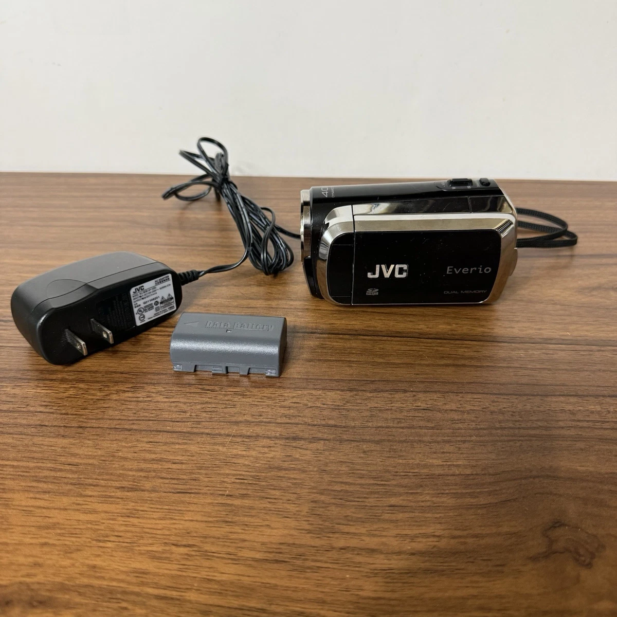 カメラ 動作確認済 JVC Everio GZ-E320 レッド