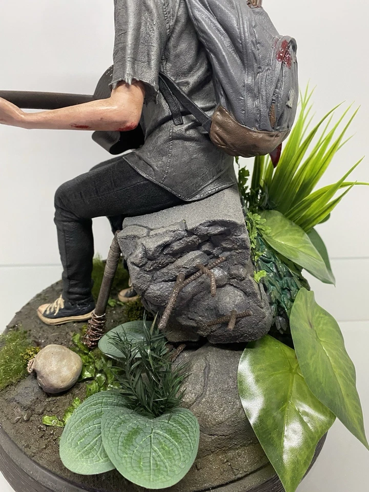 Figurine Statue Ellie The Last Of Us Part 2 édition collector - Photo 3/4