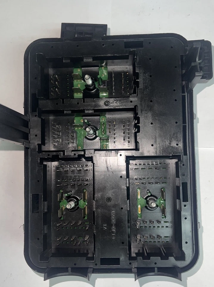 2010 GMC Terrain Engine Fuse Box 20848337 - Image 2 of 3