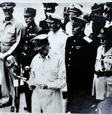 General Douglas MacArthur Signs End of War Treaty/Japan Surrenders 6 Prints 1945