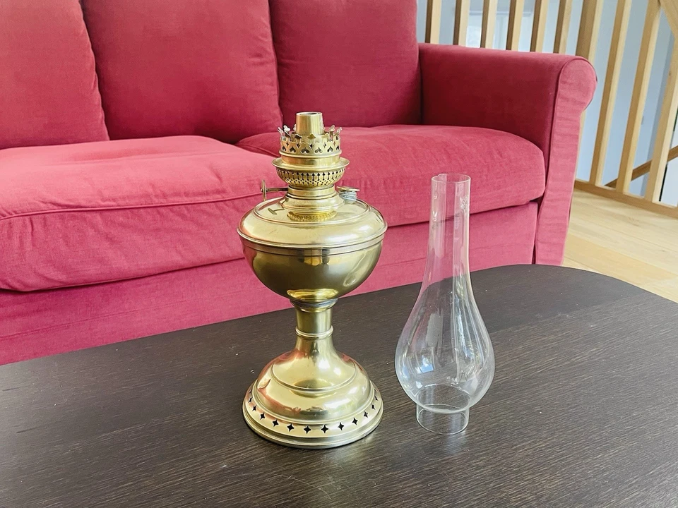 Elegant antique L. & F. kerosene lamp — France, early 20th century - Image 2 of 4