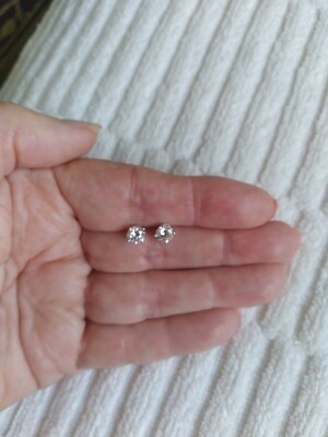 14 kt. Grown Brilliance LGD 1 Carat Stud Earrings