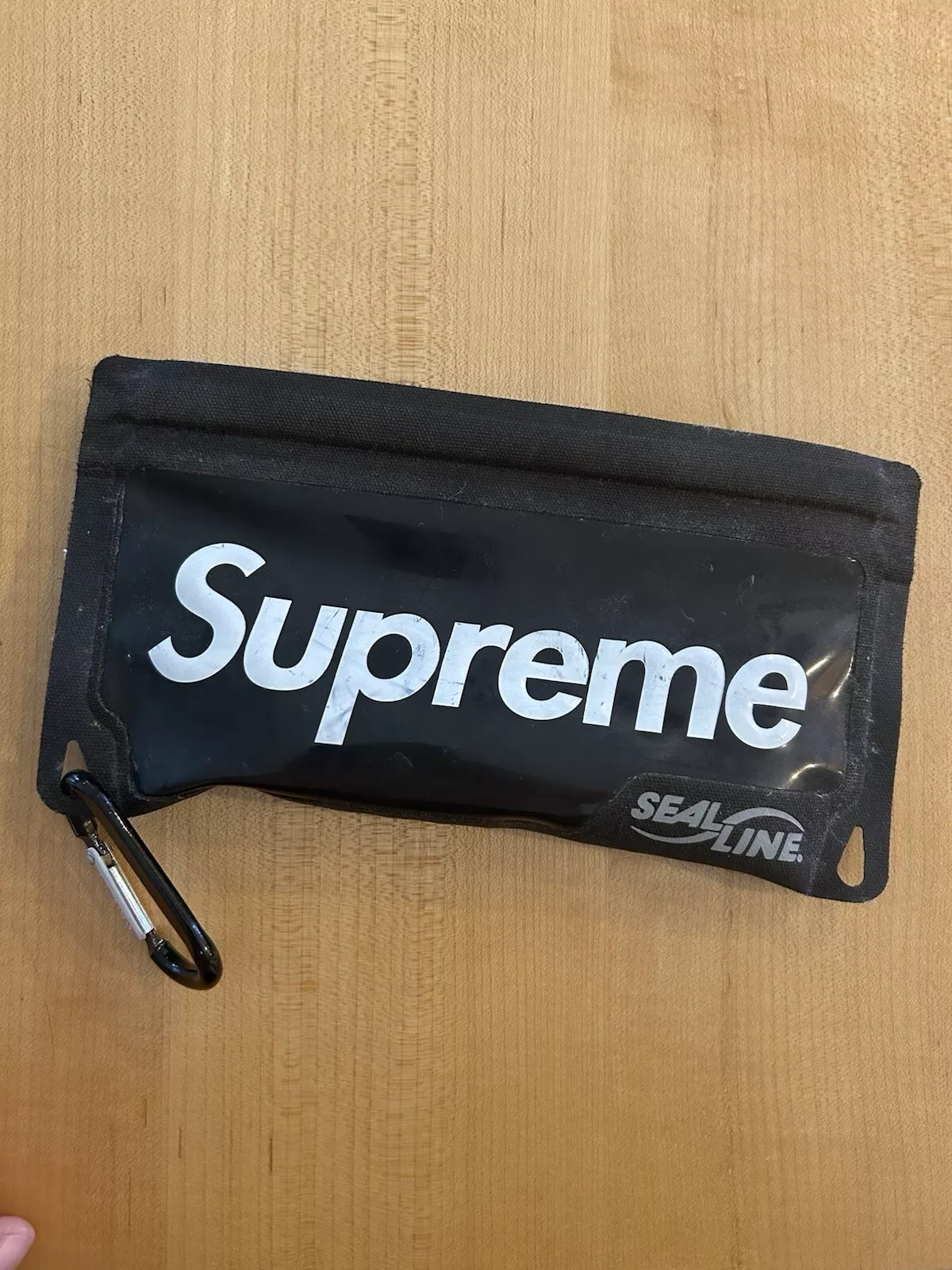 Authentique petit noir Supreme Sealine occasion