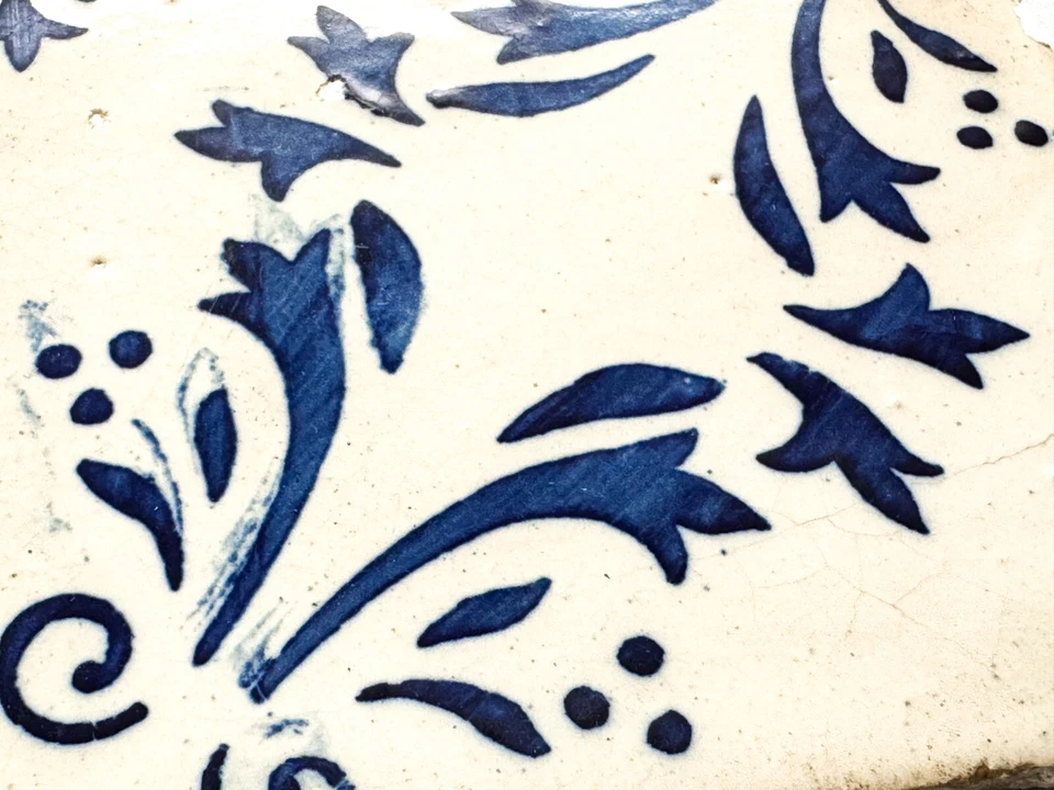 Azulejo portugués antiguo del siglo XIX blanco y azul - azulejo de pared portugués del siglo XIX Foto 3 de 4