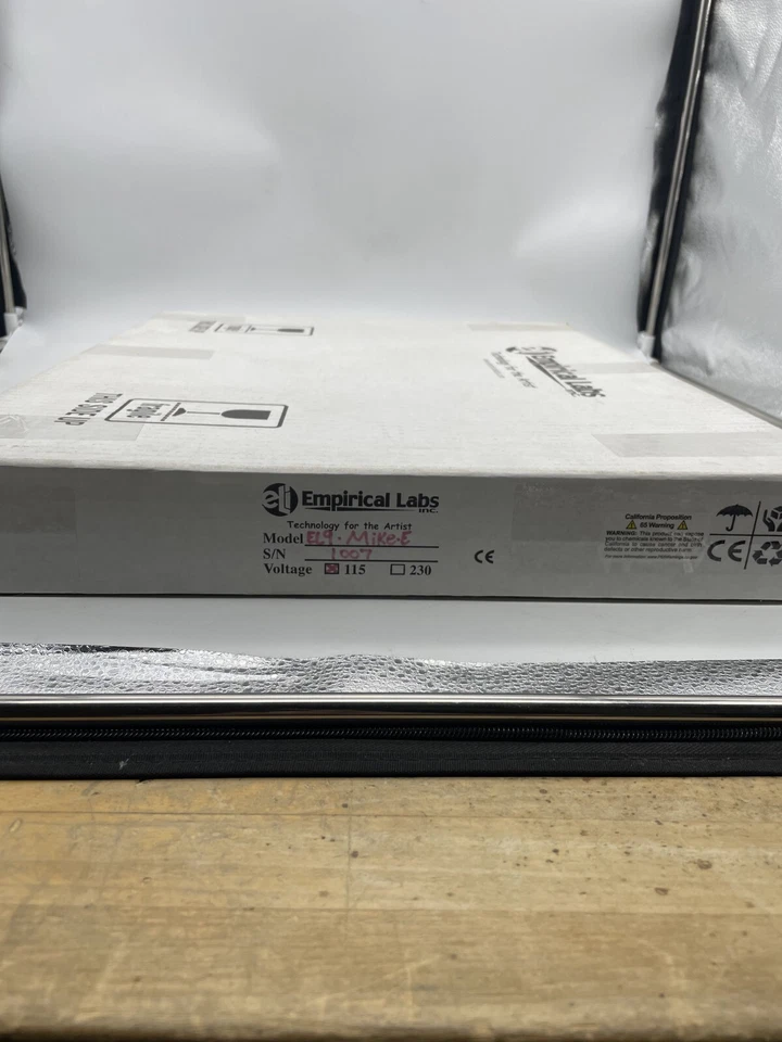 Preamplificador y compresor de micrófono Empirical Labs EL-9 Mike-E Foto 3 de 3