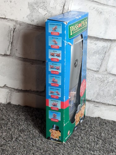 Winning Moves Pass The Pigs Dice Game 2006. Boxed Very Good Condition - Picture 2 of 5