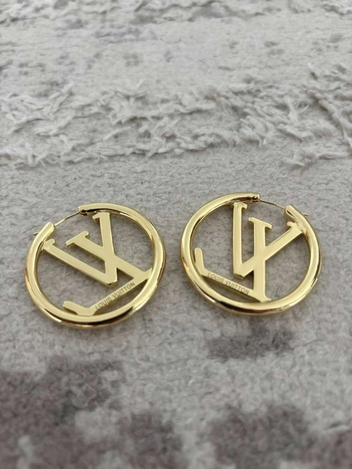 Pendientes de aro Louis Vuitton Louise usados Foto 3 de 3
