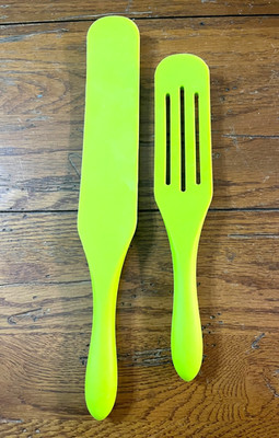 MAD HUNGRY 2 Piece Silicone Spurtle Kitchen Cook Utensil Set Lime Green Spatulas