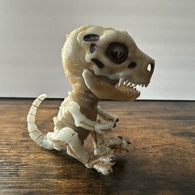 DOOM WowWee Fingerling Untamed Raptor Dinosaur Skeleton Dino TESTED WORKS 5"