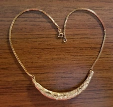 Goldtone nugget crescent bar NECKLACE, 15 1/2" L x 3/8" W, spring ring, chain