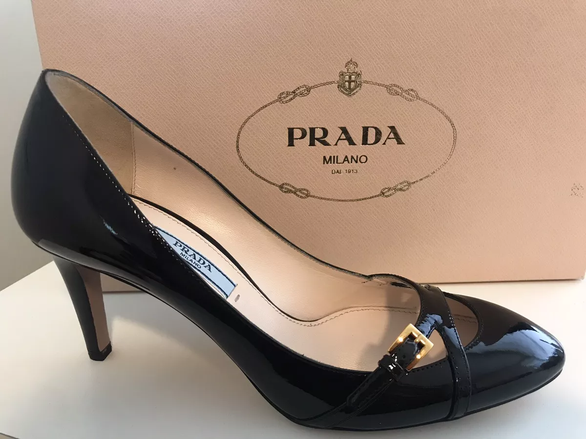 Prada round store toe pump