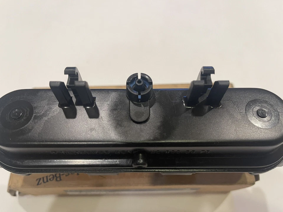 Mercedes Benz Genuine W140 Trunk Vacuum Element 1408002675 New - Image 3 of 4