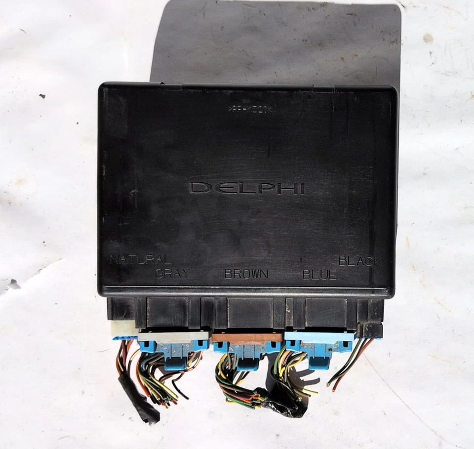 03-07 Chevy Suburban1500 BCM Body Control Module 15136877 - Image 2 of 4